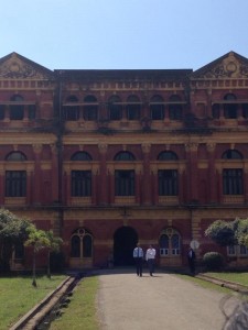 Obama touring the Secretariat, site of Myanmar's first parliament and where ASSK's father was assassinated. 